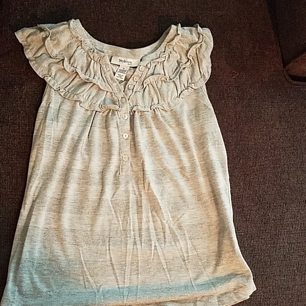 Sleeveless ruffle tee